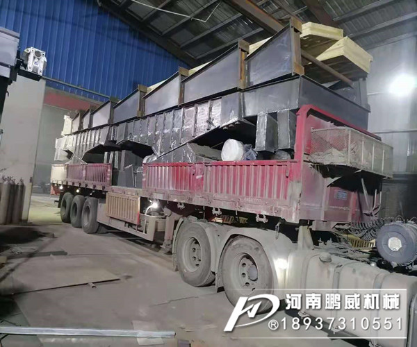 2060-4層直線振動篩和NE50斗式提升機發貨