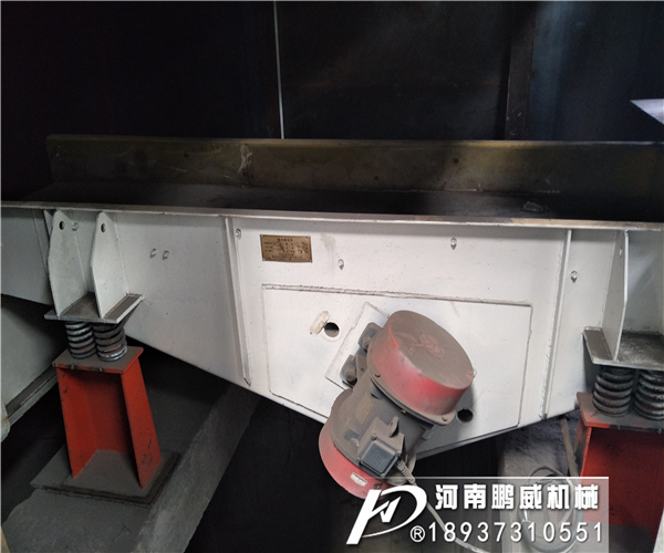 1040測振式棒條振動篩安裝調(diào)試現(xiàn)場