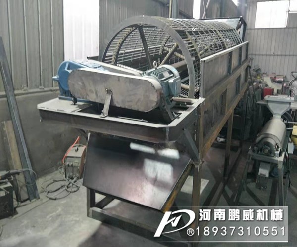 砂石料廠使用的振動篩分機結構及工作原理大致有以下幾種