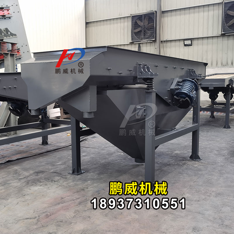 直線振動篩的振動方向與篩面成一定角度才回正常走料